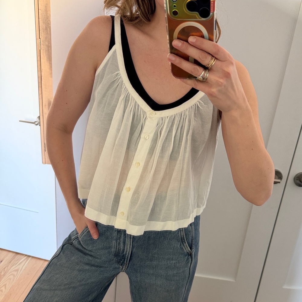 Doen Nalia Off-White Sleeveless Blouse with Button Detail